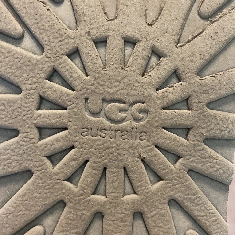 UGG Bailey Boots size W3.5 very good condition see pictures and video